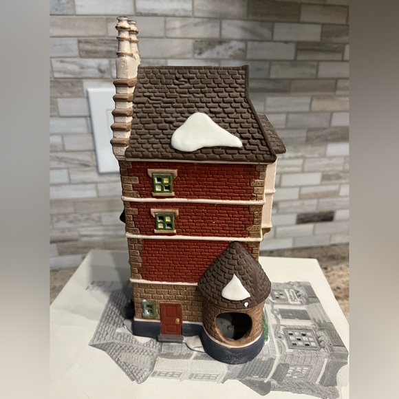 Heritage Village Collection Dickens Village Series - Picture 3 of 4